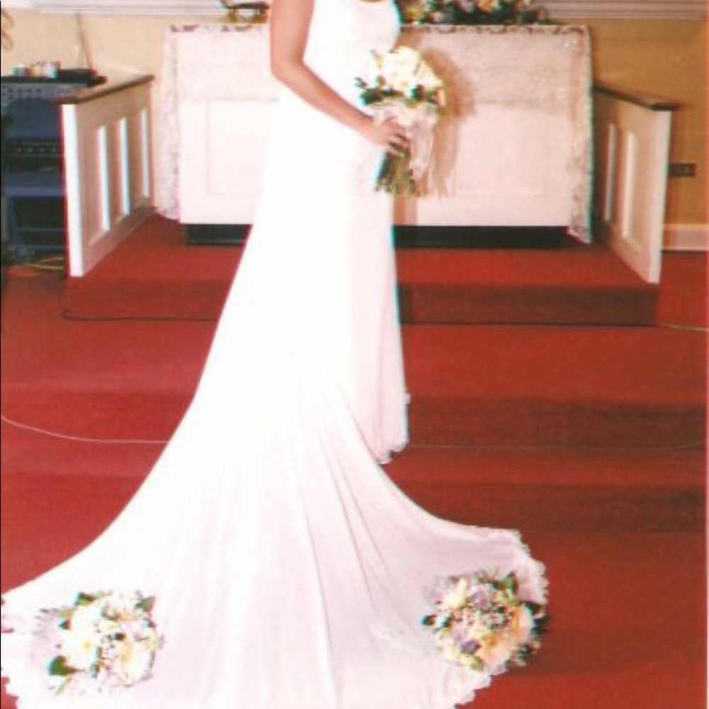 Wedding dress with detachable Train